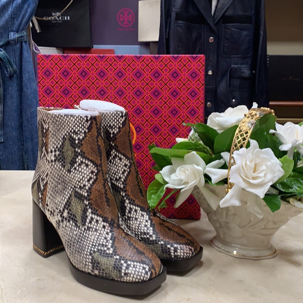 TORY BURCH RUBY PLATFORM CHAIN INLAY HEEL BOOTS PYTHON EMBOSSED LEATHER
8, 8.5,9 - Picture 5 of 9